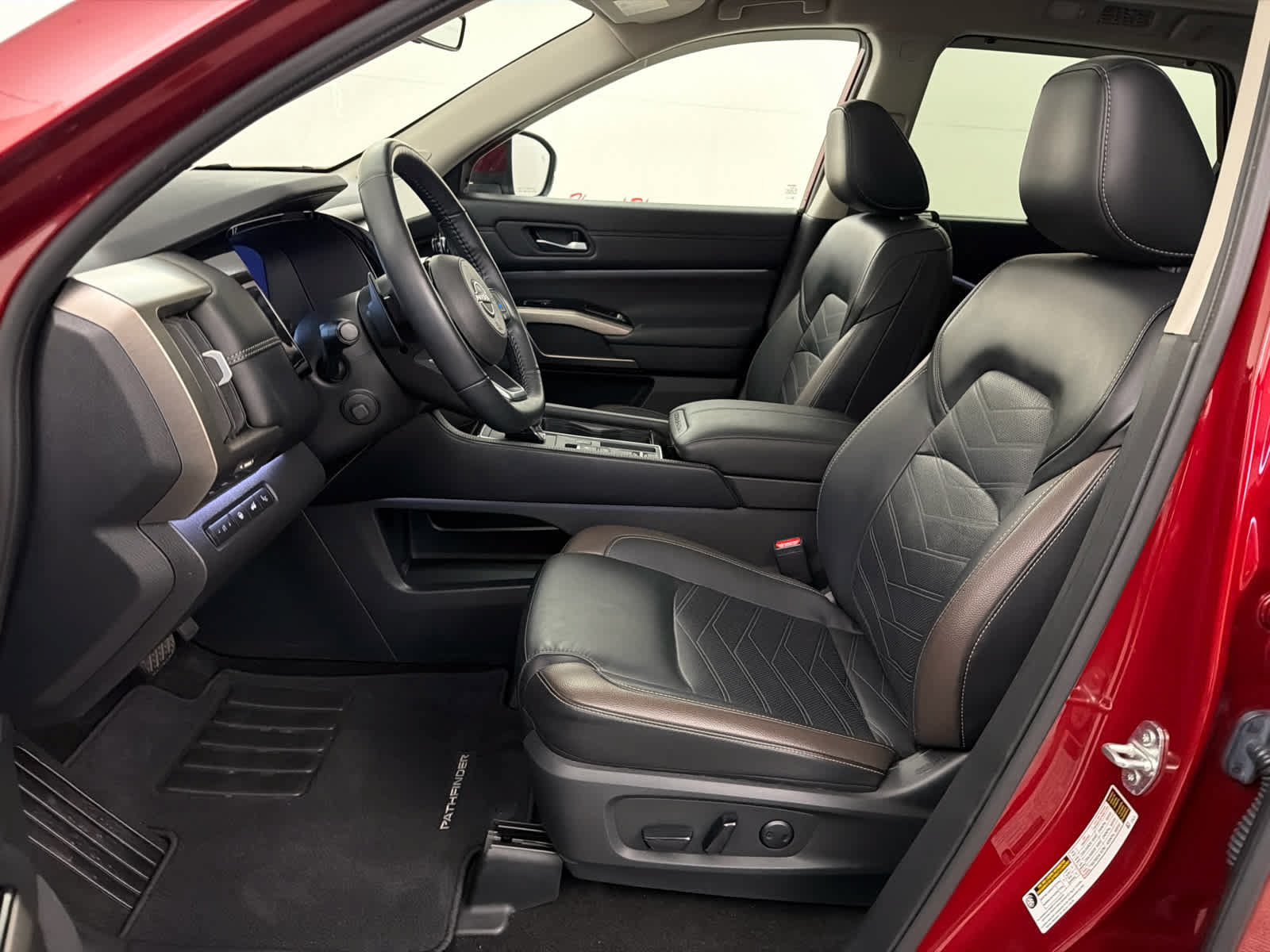 Certified 2024 Nissan Pathfinder Platinum FWD image 14