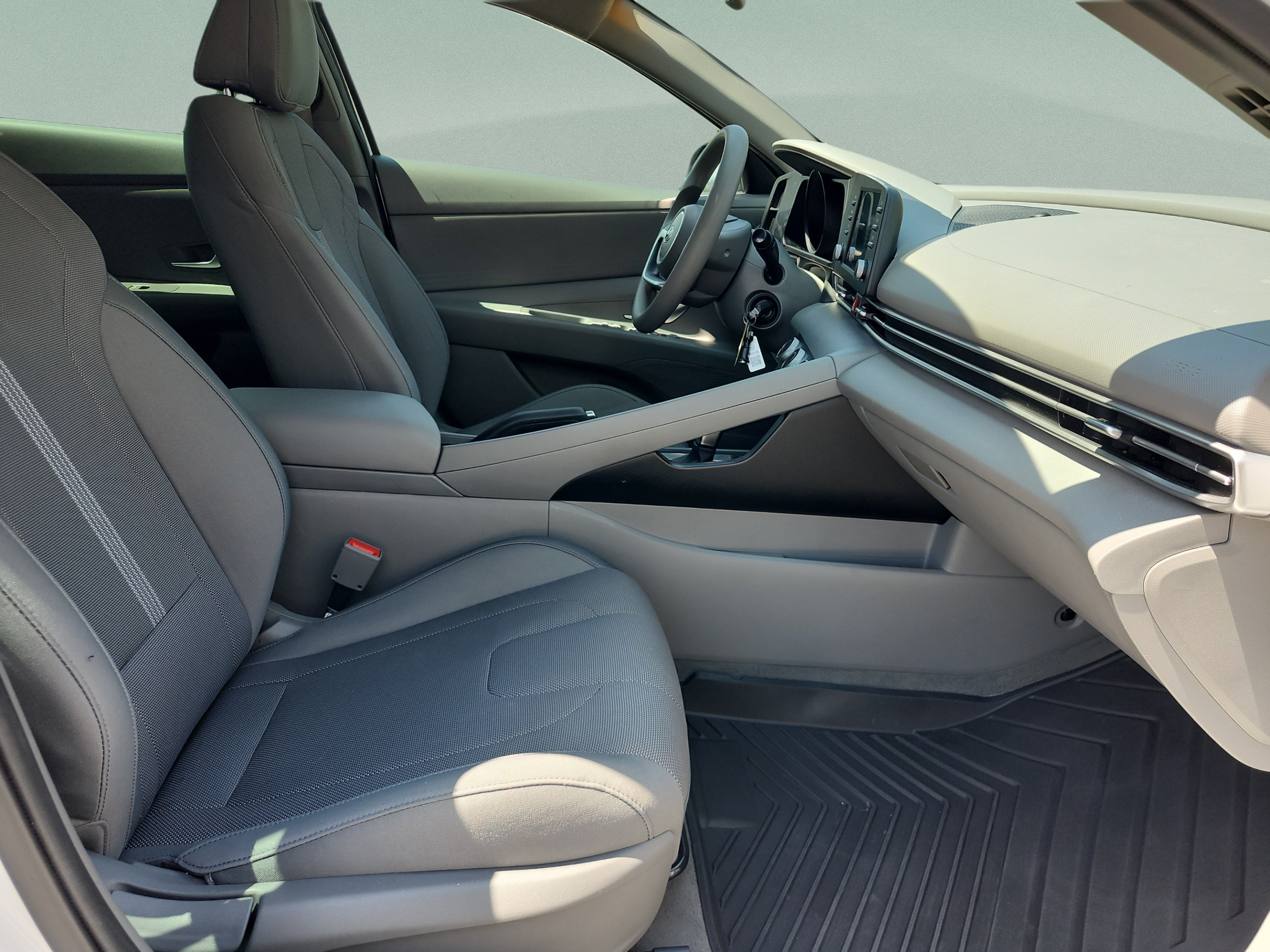Certified 2023 Hyundai Elantra SE w/ Cargo Package FWD image 15