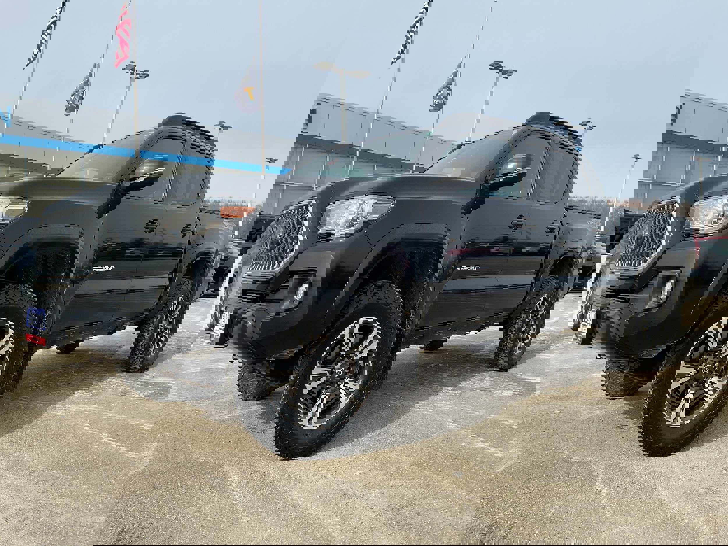 Used 2019 Toyota Tacoma TRD Sport image 8