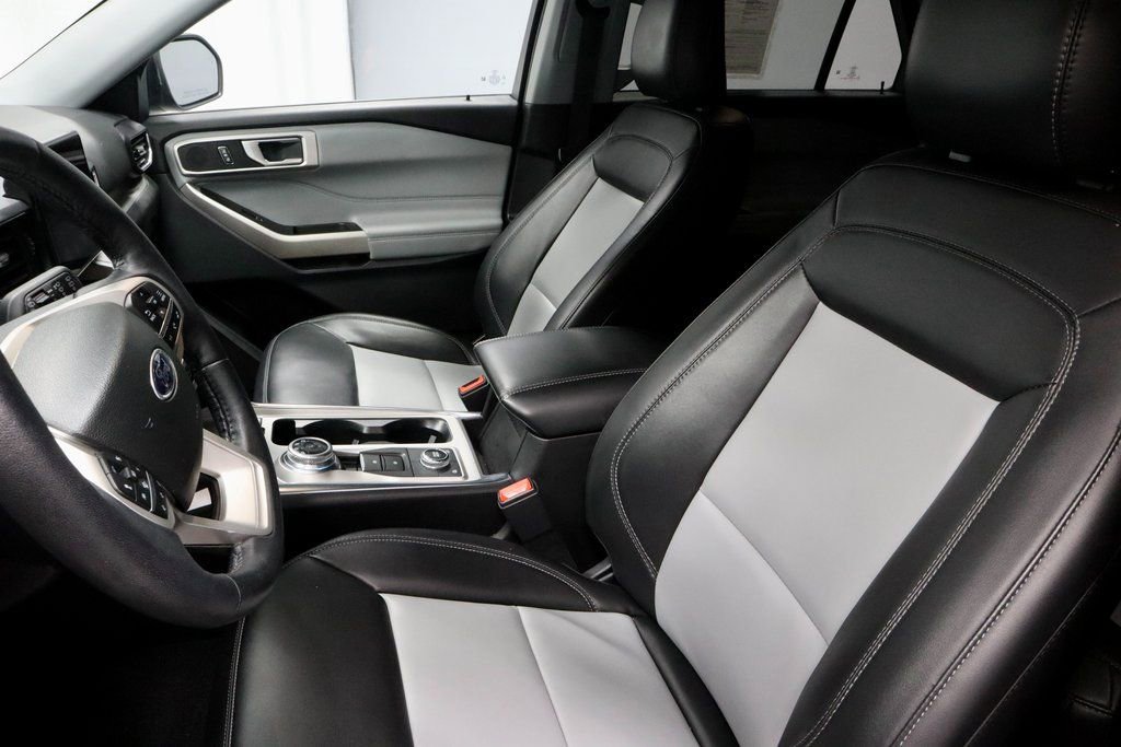 Certified 2023 Ford Explorer XLT w/ Equipment Group 202A image 27