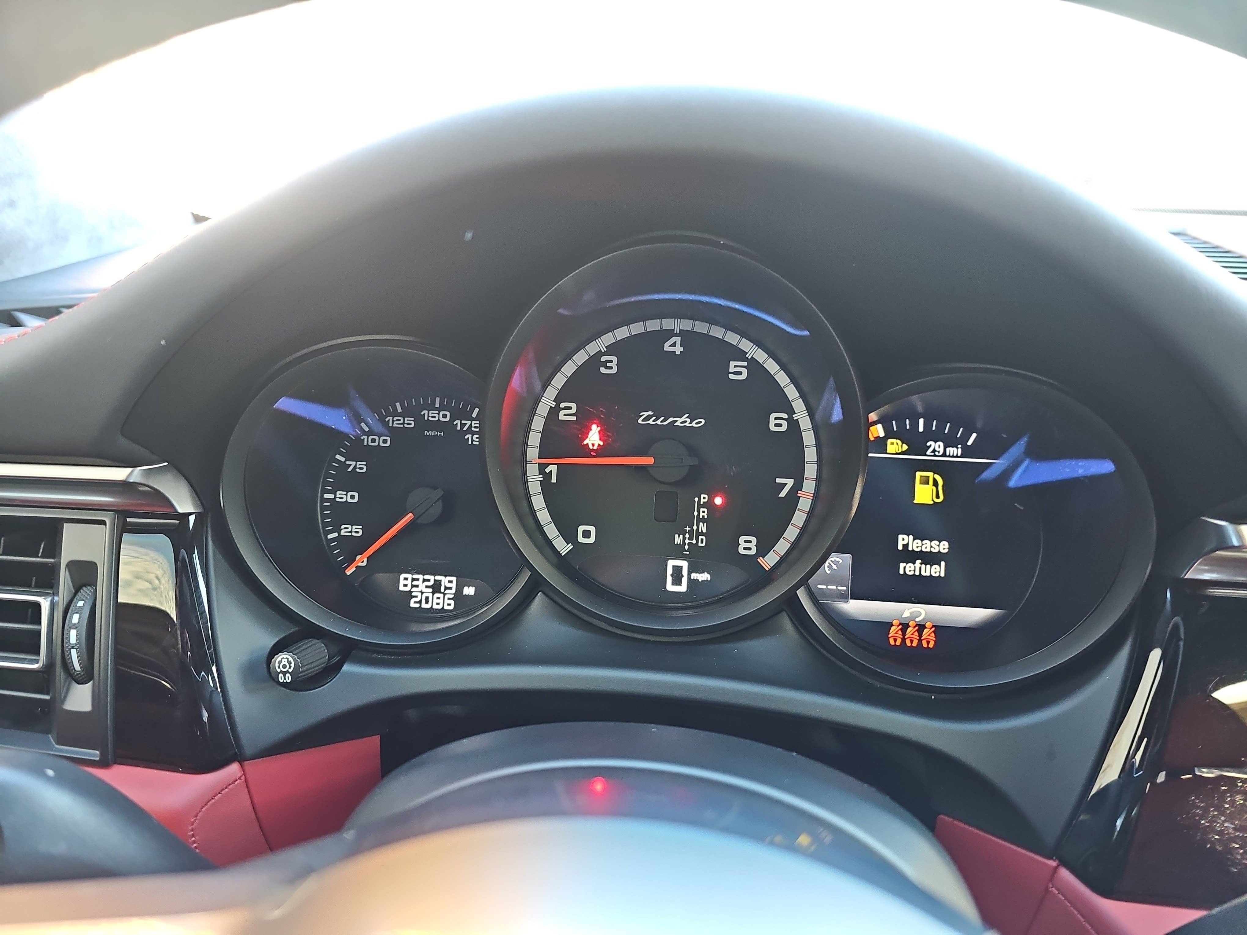 Used 2021 Porsche Macan Turbo image 19