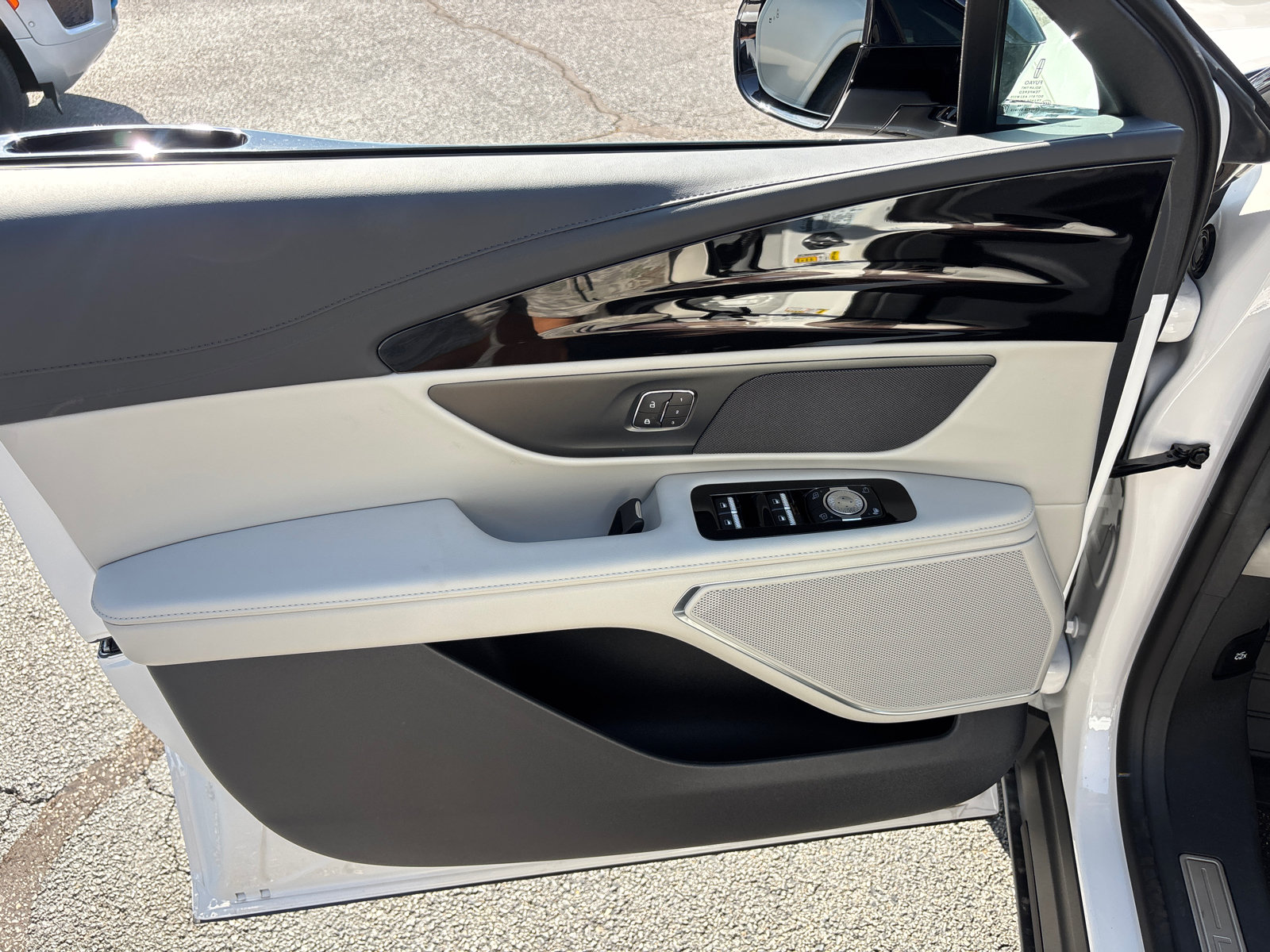 New 2026 Lincoln Nautilus Premier AWD/4WD image 11