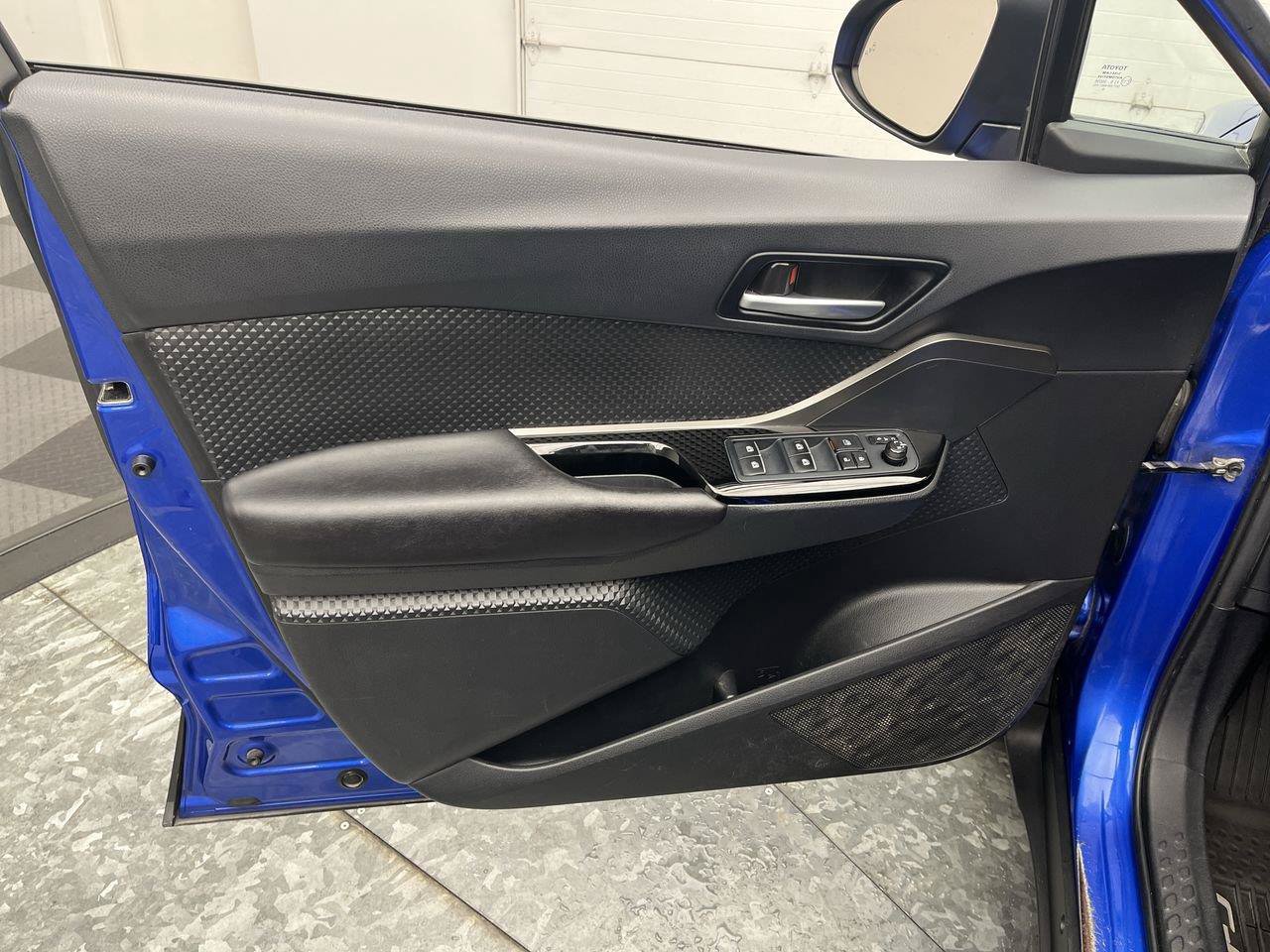 Used 2019 Toyota C-HR XLE FWD image 6
