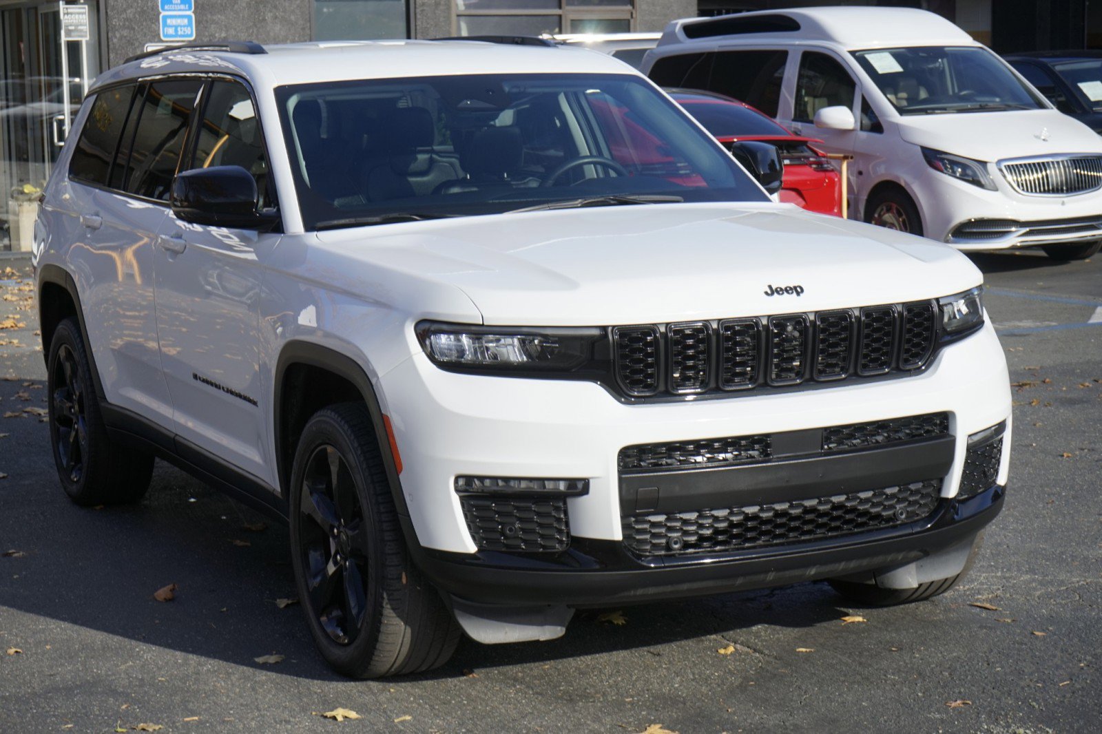 Used 2023 Jeep Grand Cherokee L Limited w/ Luxury Tech Group II image 5