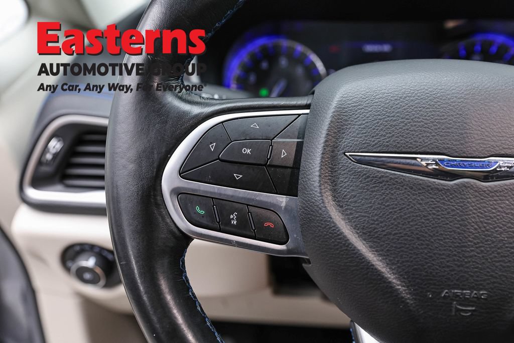 Used 2021 Chrysler Pacifica Touring-L FWD image 15