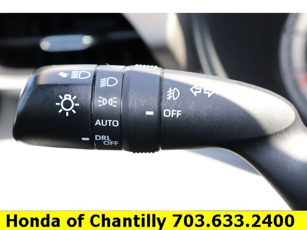 Used 2022 Toyota Highlander LE AWD/4WD image 11