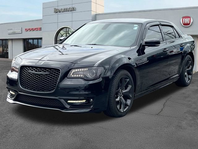 Used 2023 Chrysler 300 Touring L w/ Comfort Group RWD image 3