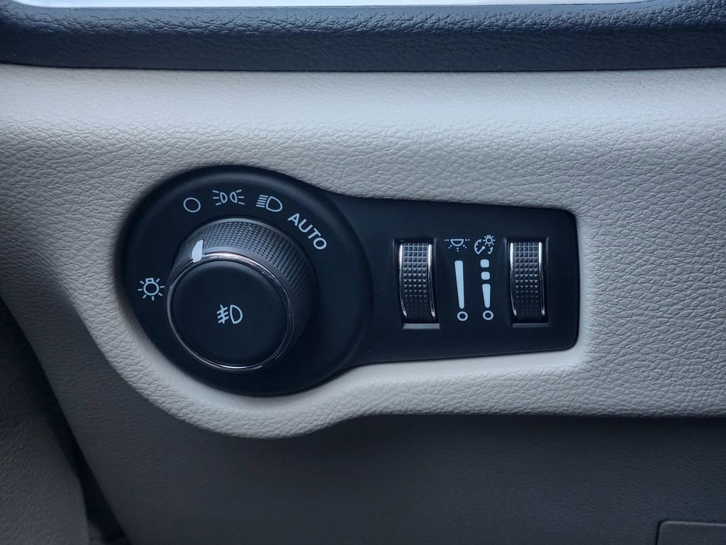 Used 2024 Chrysler Pacifica Limited image 22