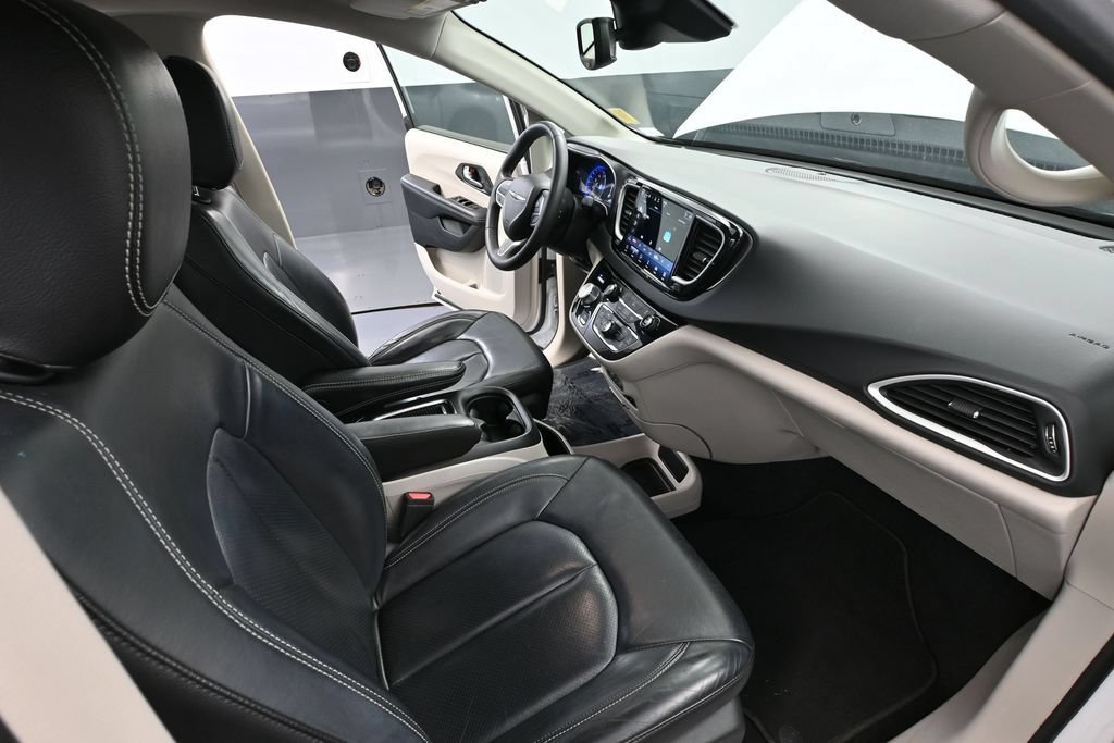 Used 2022 Chrysler Pacifica Touring-L FWD image 48