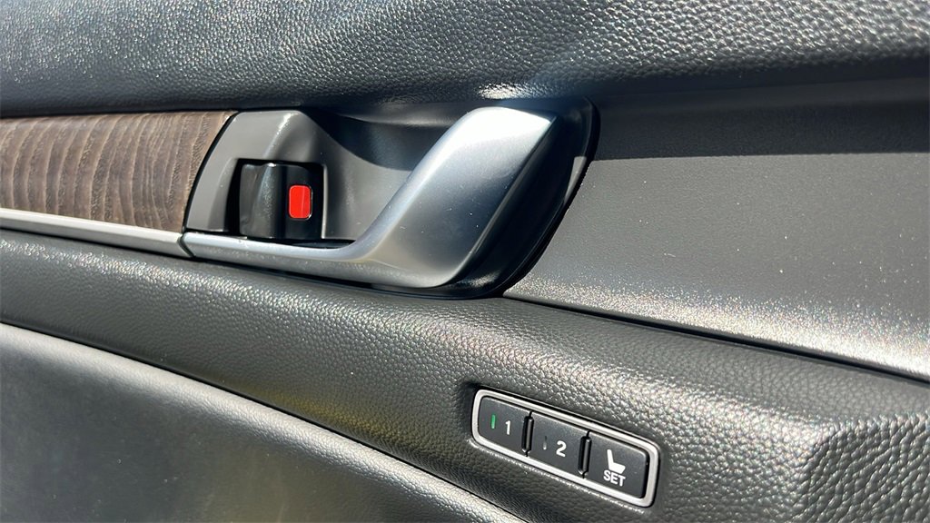 Used 2018 Honda Accord Touring image 14