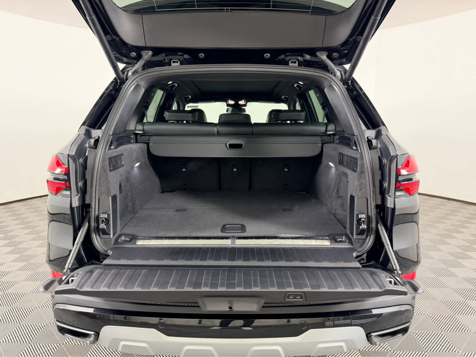 New 2026 BMW X5 xDrive50e image 22