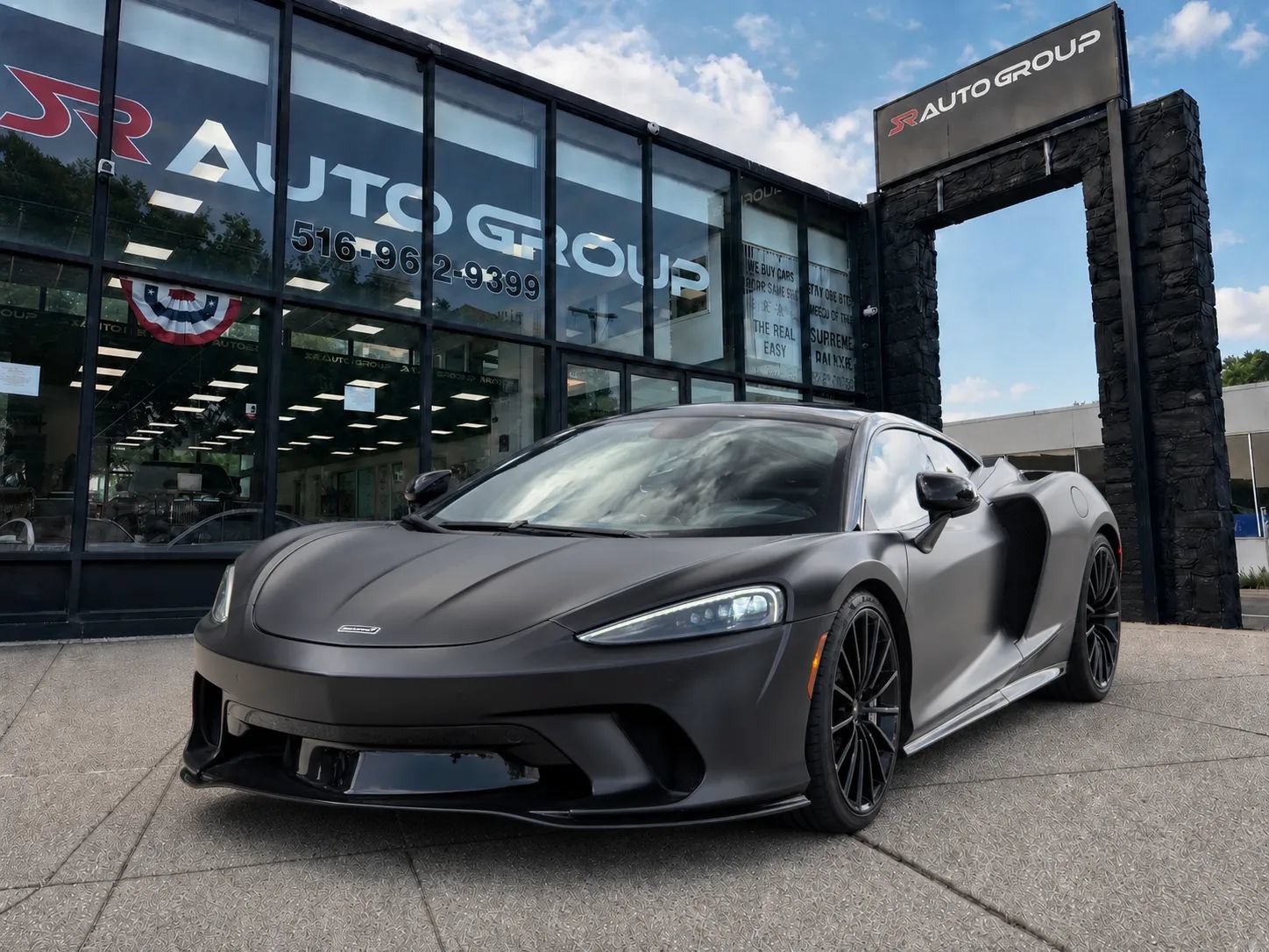 Used 2020 McLaren GT RWD image 1