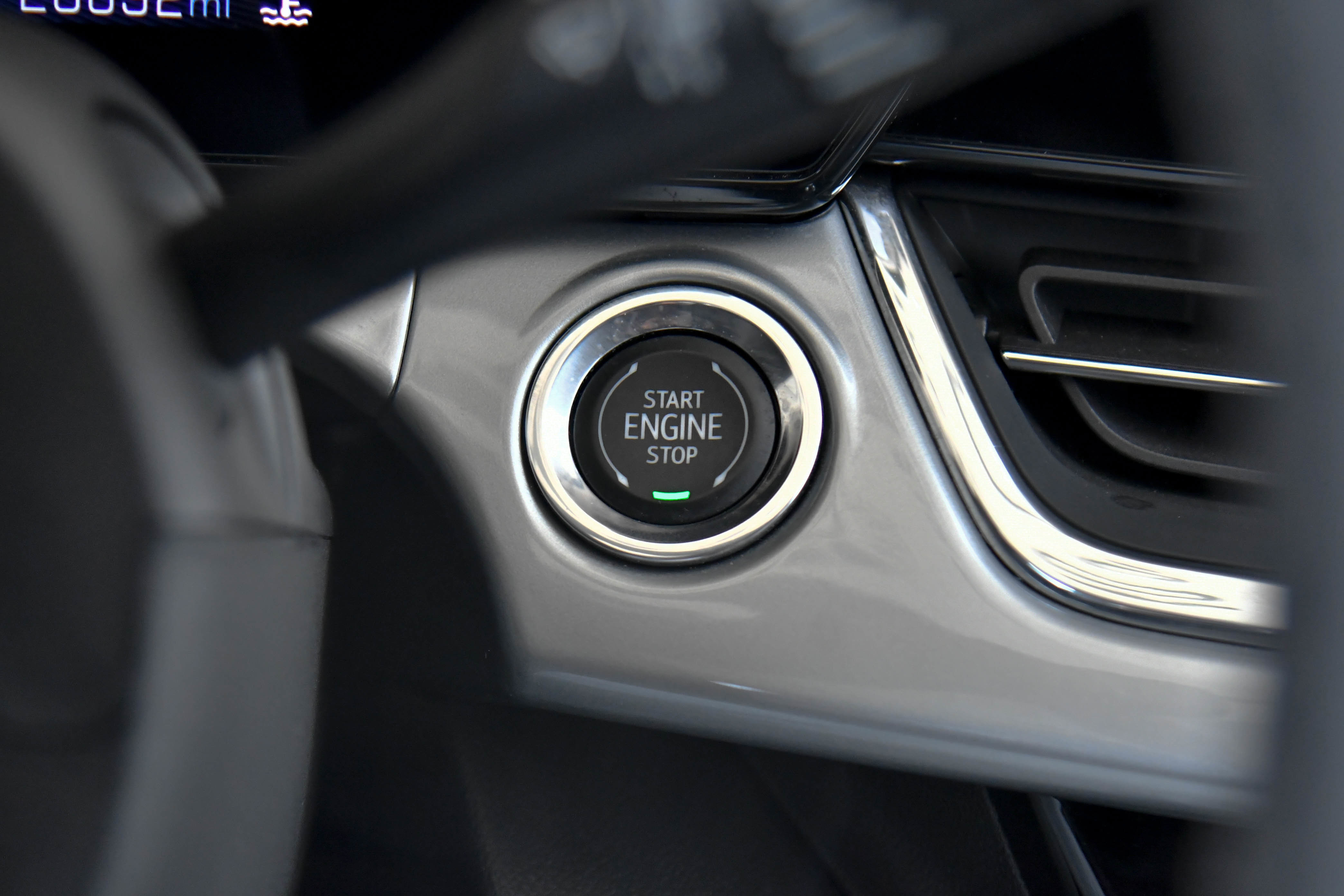 Used 2025 Chevrolet Trax LT w/ LT Convenience Package image 29