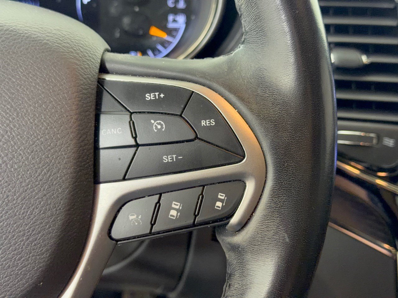 Used 2020 Jeep Grand Cherokee High Altitude AWD/4WD image 19