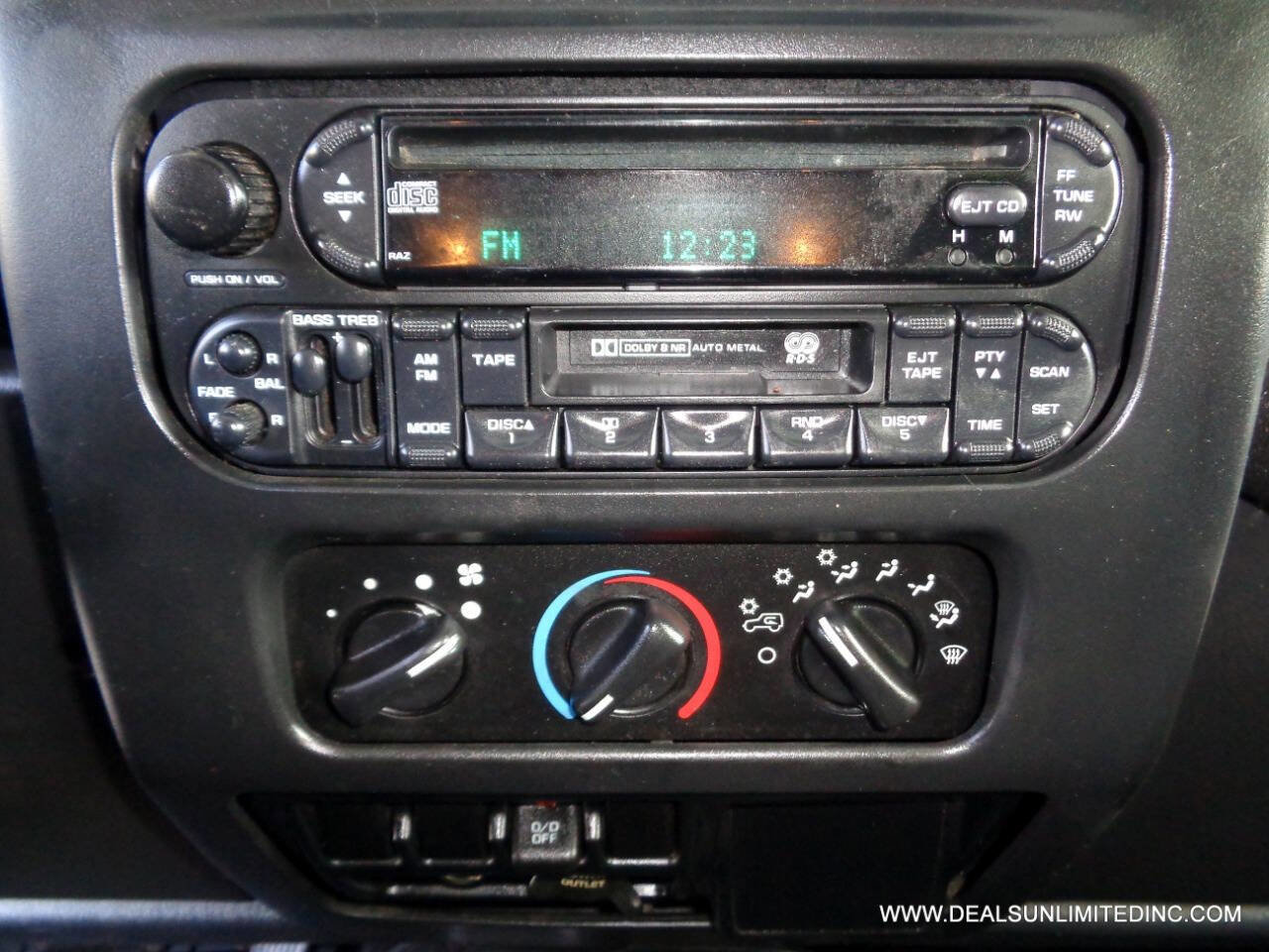 Used 2004 Jeep Wrangler SE w/ Full Face Tire & Wheel Group AWD/4WD image 11