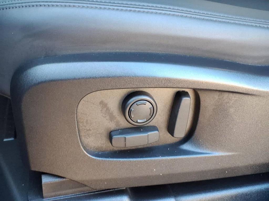 Used 2025 Land Rover Defender 110 X-Dynamic SE image 15