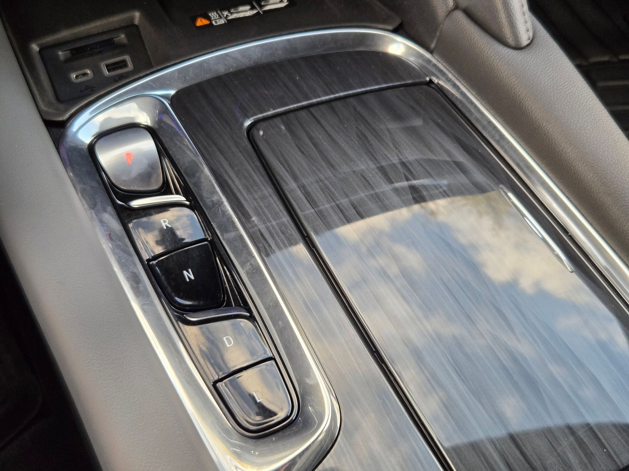 Certified 2023 Buick Enclave Premium w/ LPO, Touring Package image 21