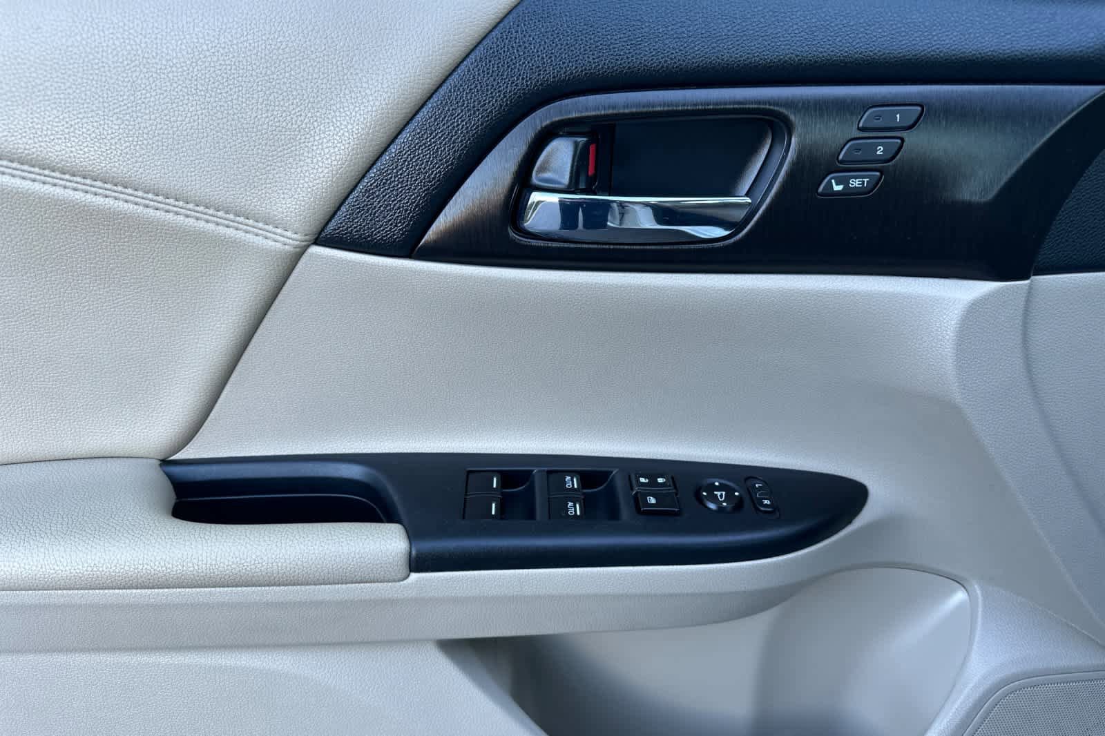 Used 2015 Honda Accord EX-L image 12