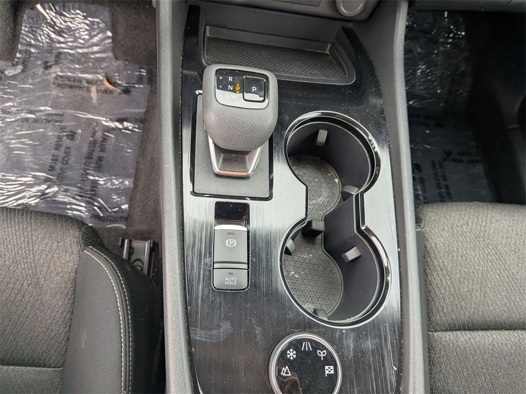 Used 2024 Nissan Rogue SV image 21
