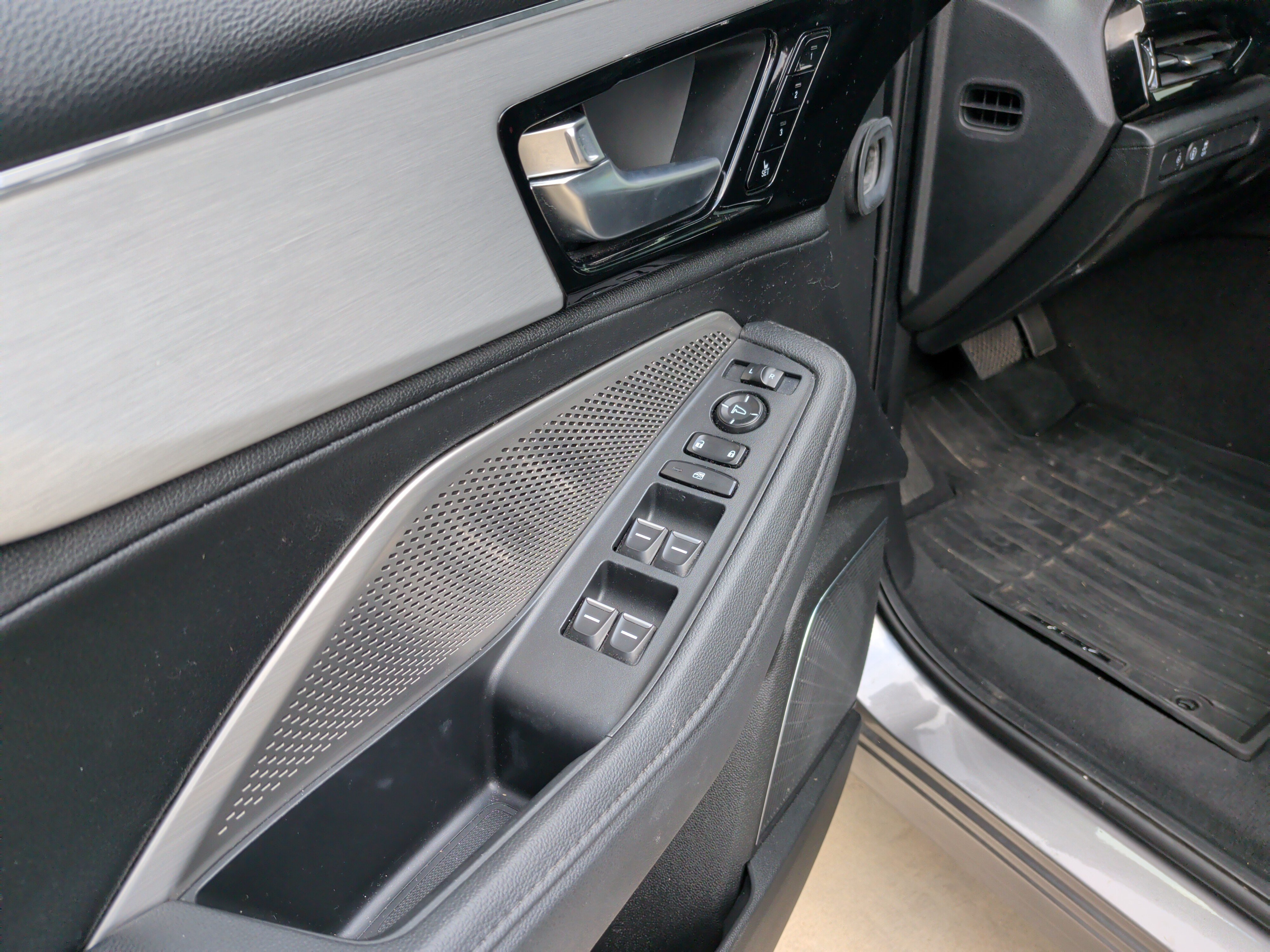 Used 2024 Acura MDX FWD image 12