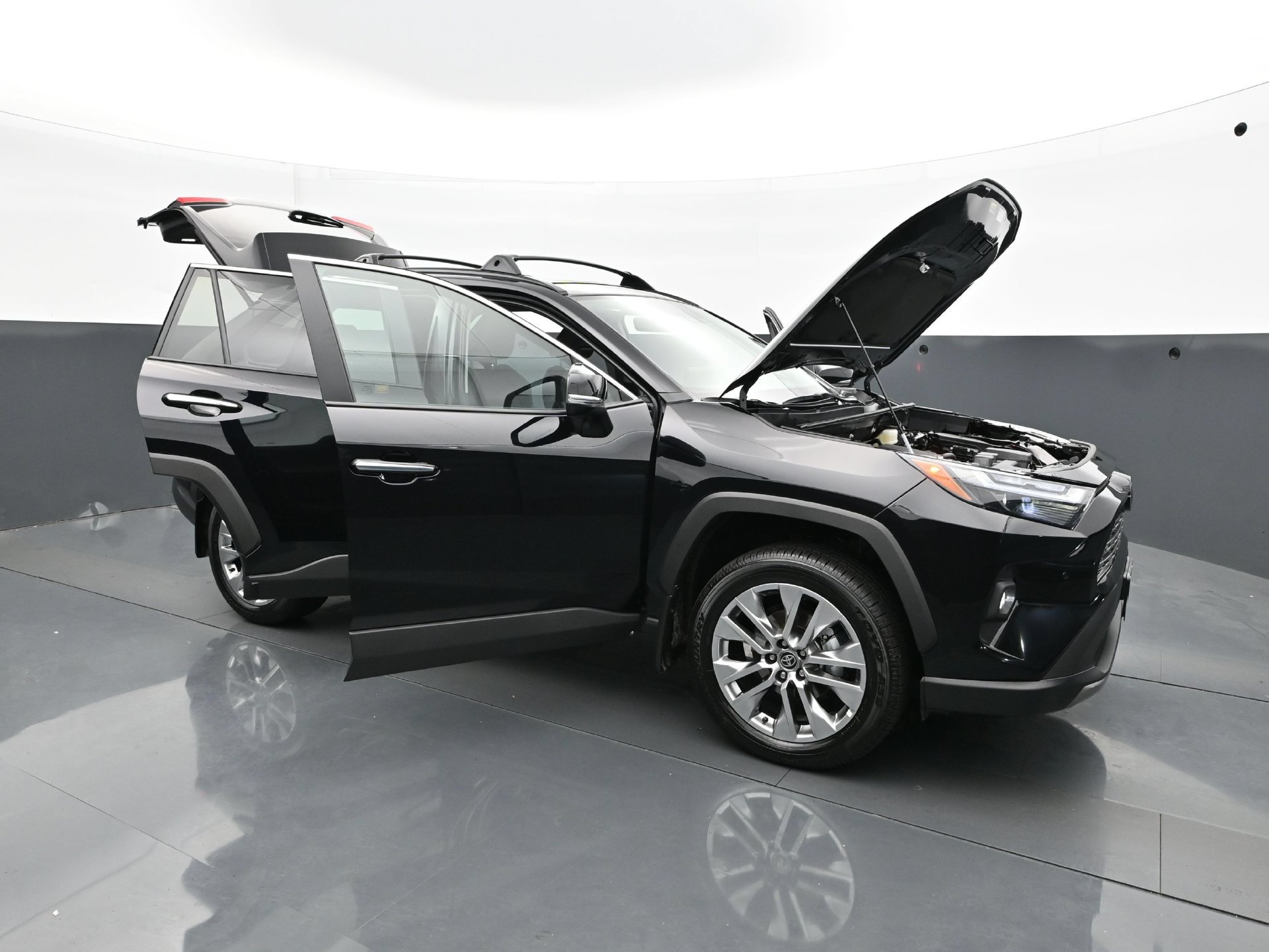 Used 2025 Toyota RAV4 Limited w/ Weather Package AWD/4WD image 43