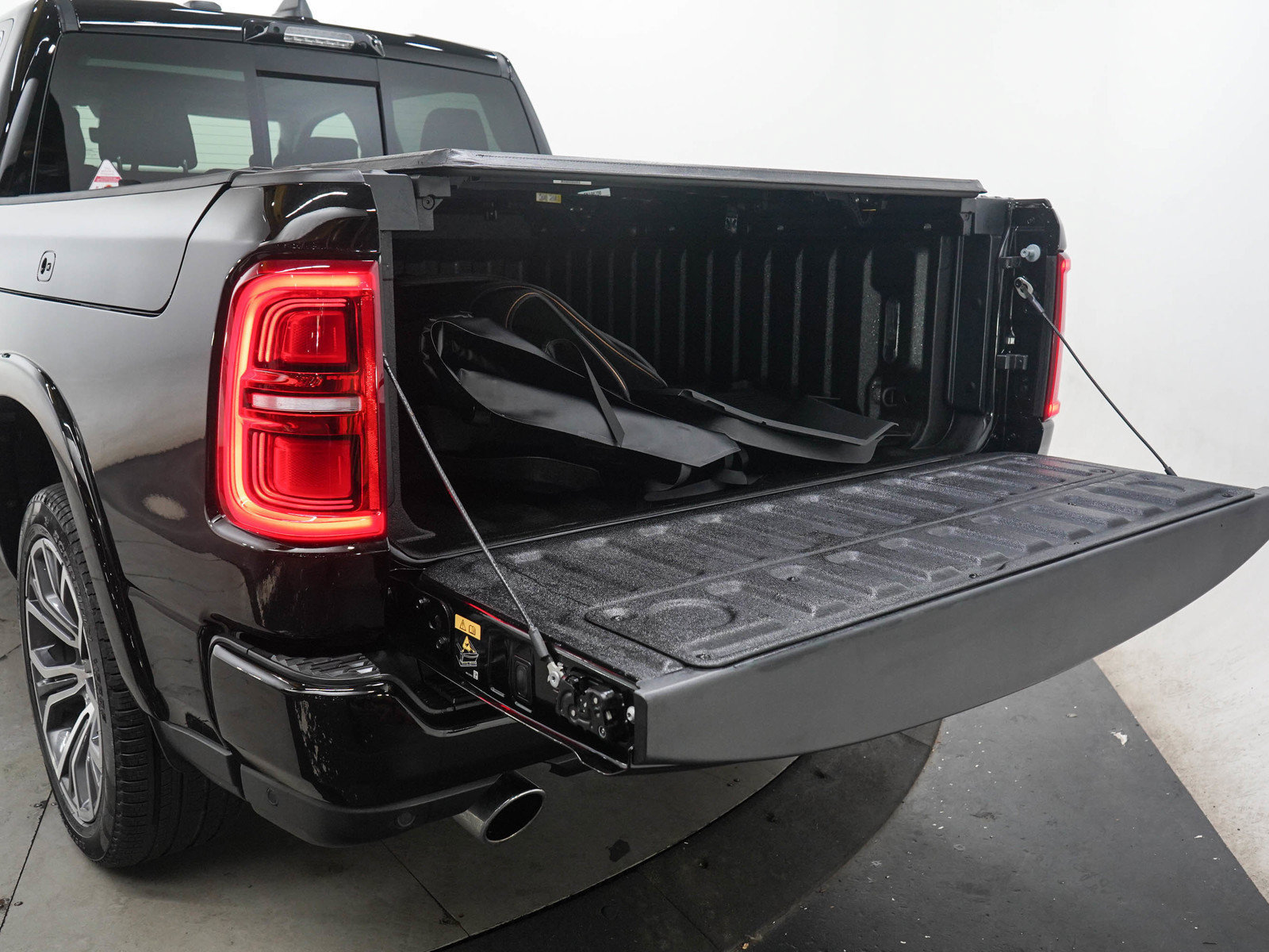 Used 2026 RAM 1500 Tungsten AWD/4WD image 9