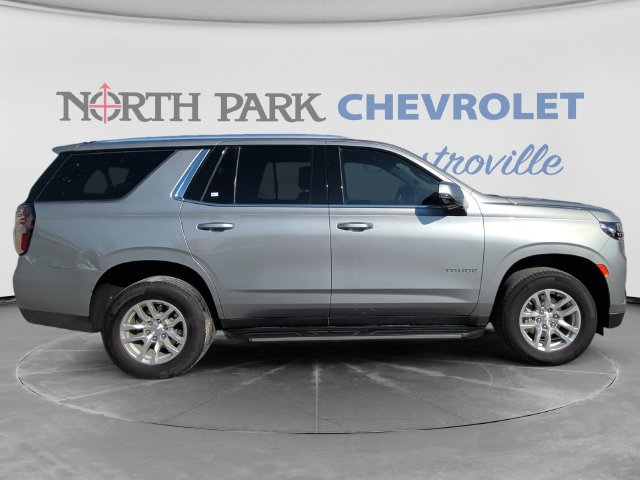 Used 2024 Chevrolet Tahoe LT w/ Luxury Package RWD image 2