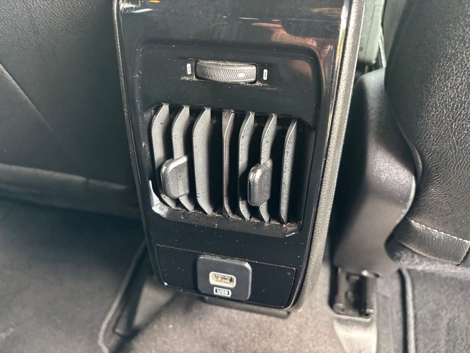 Used 2025 Jeep Compass Limited image 23