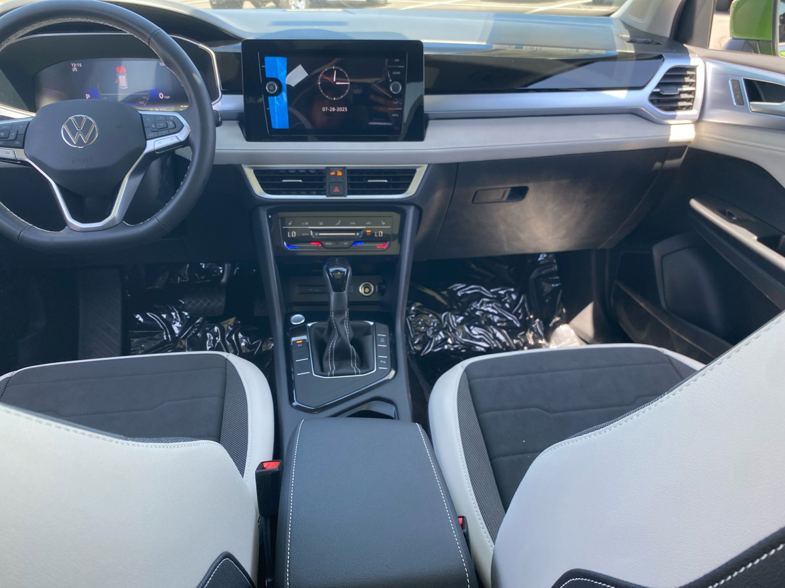 New 2025 Volkswagen Taos SE image 19