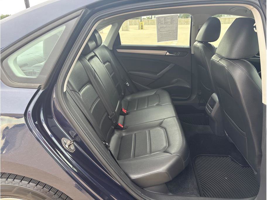 Used 2014 Volkswagen Passat 1.8T Wolfsburg Edition image 13