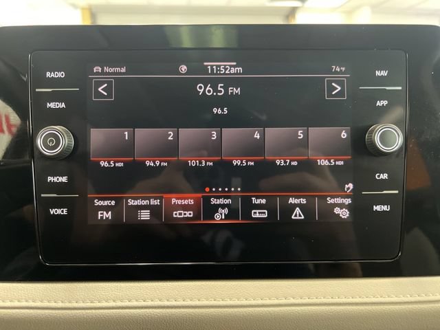 Used 2025 Volkswagen Taos SEL AWD/4WD image 28