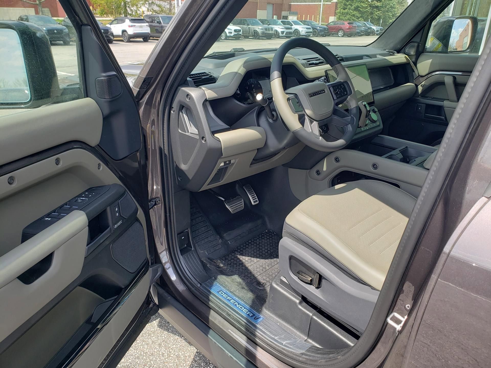 New 2026 Land Rover Defender 110 AWD/4WD image 9