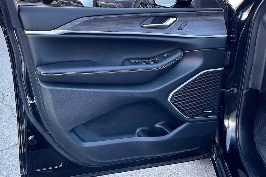 Used 2024 Jeep Grand Cherokee Limited w/ Luxury Tech Group II image 23