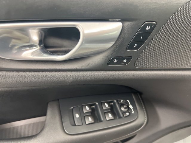Used 2025 Volvo S60 B5 Core image 13