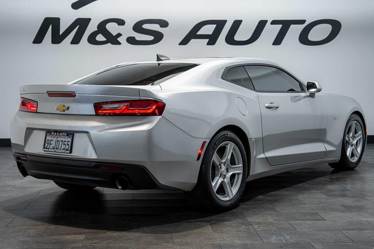 Used 2016 Chevrolet Camaro LT RWD image 5