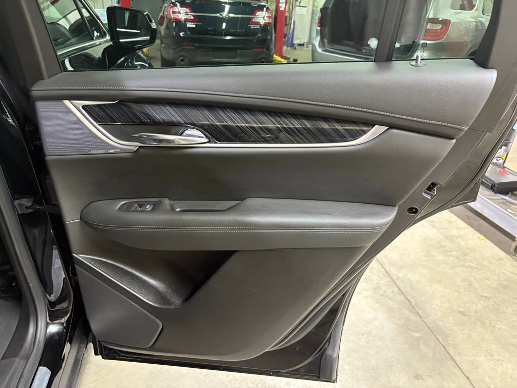 Used 2025 Cadillac XT6 Premium Luxury image 16