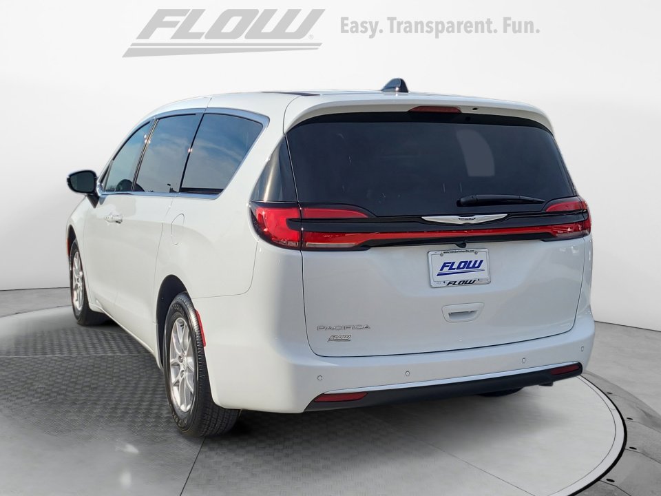 New 2026 Chrysler Pacifica Select image 5