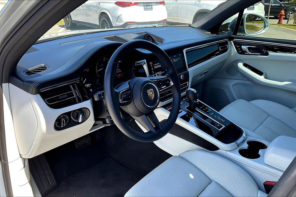 Used 2023 Porsche Macan Turbo image 14