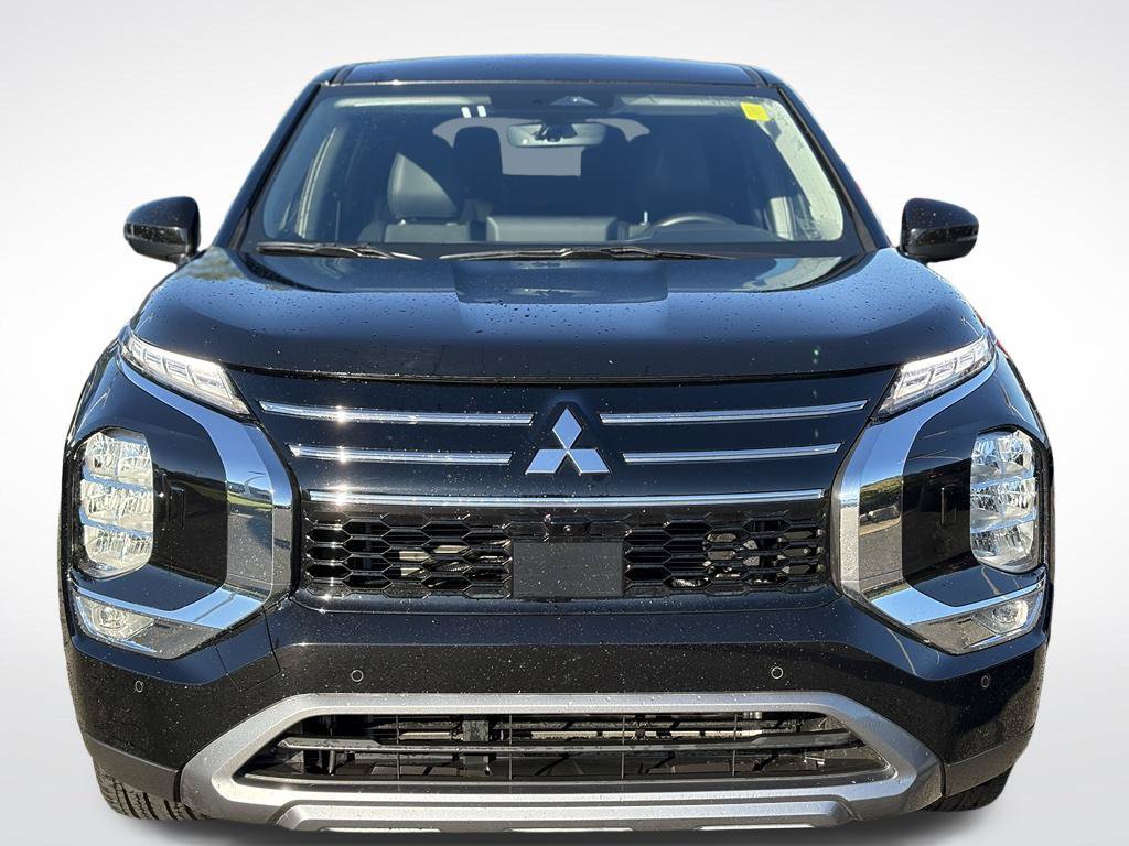 Used 2025 Mitsubishi Outlander SE AWD/4WD image 3