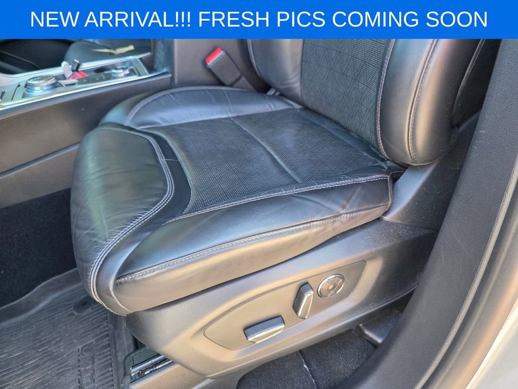 Used 2020 Ford Explorer Platinum w/ Premium Technology Package AWD/4WD image 11