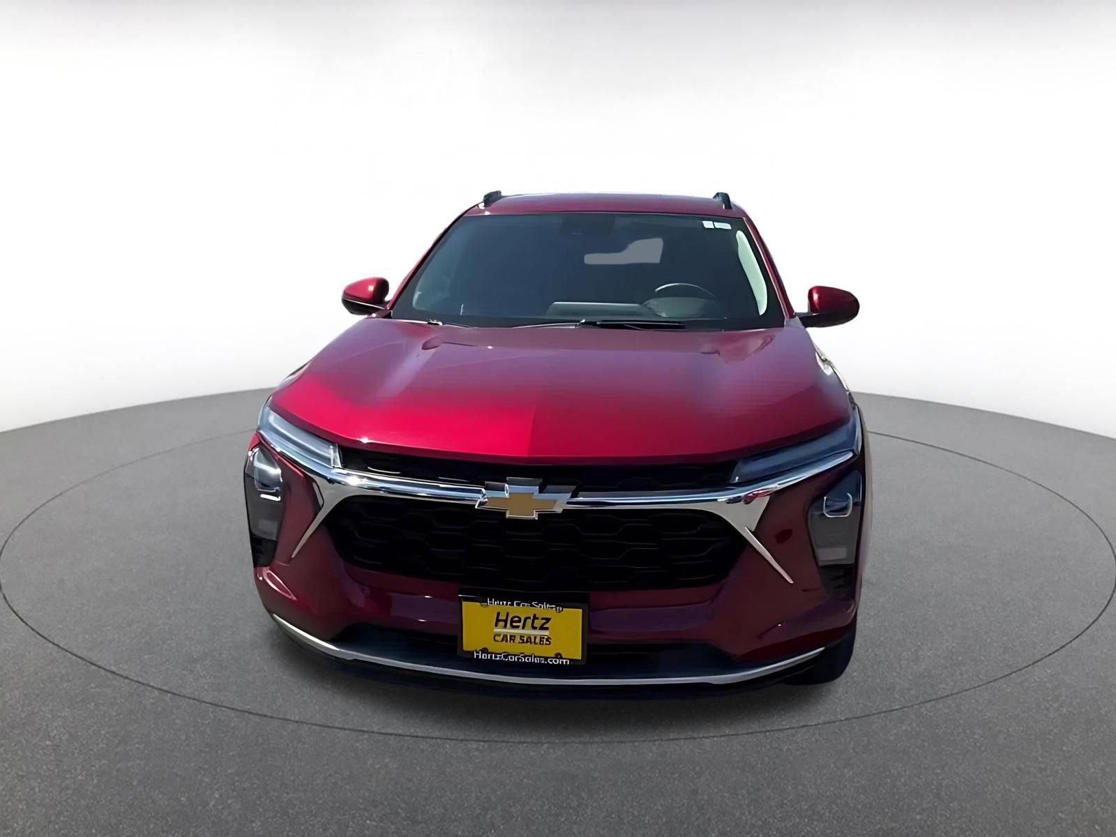 Used 2025 Chevrolet Trax LT FWD image 4