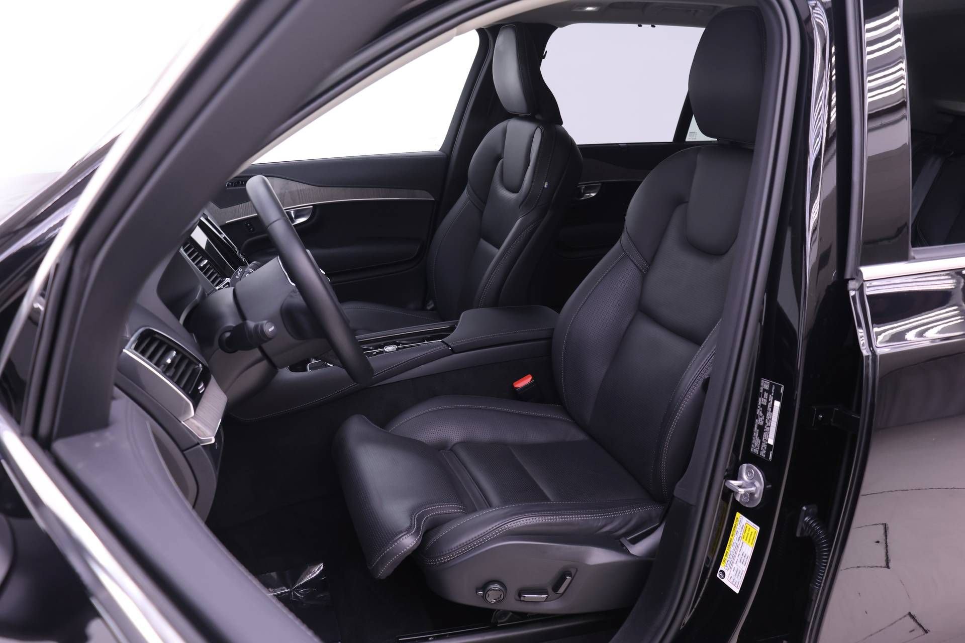 Used 2023 Volvo XC90 B6 Ultimate w/ Protection Package Premier AWD/4WD image 7