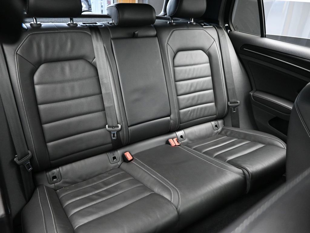 Used 2015 Volkswagen Golf R 4-Door image 33