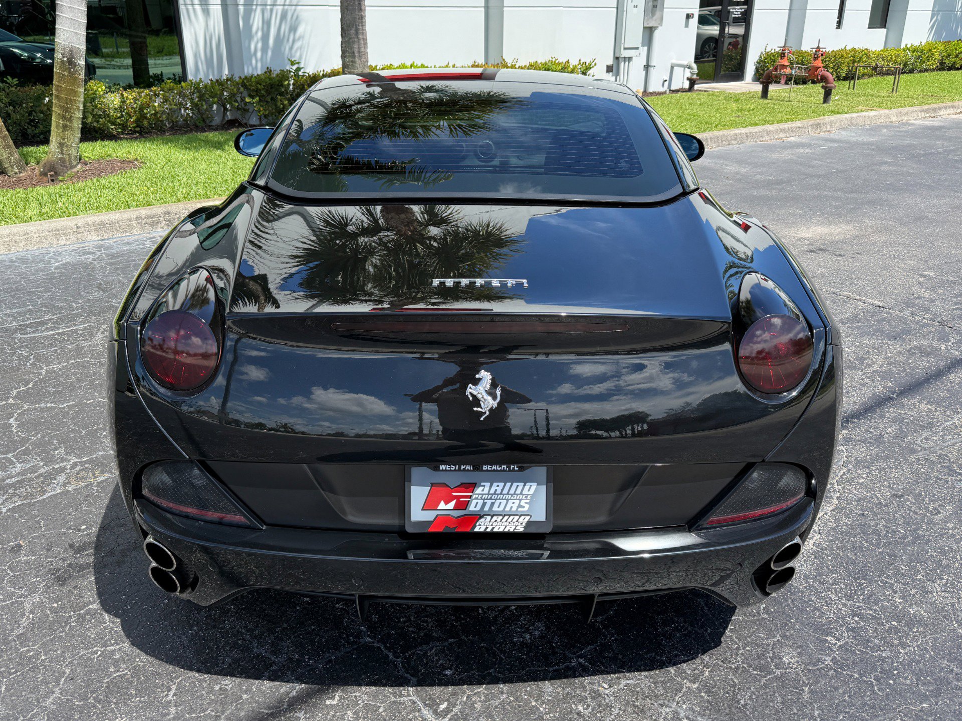 Used 2010 Ferrari California RWD image 27