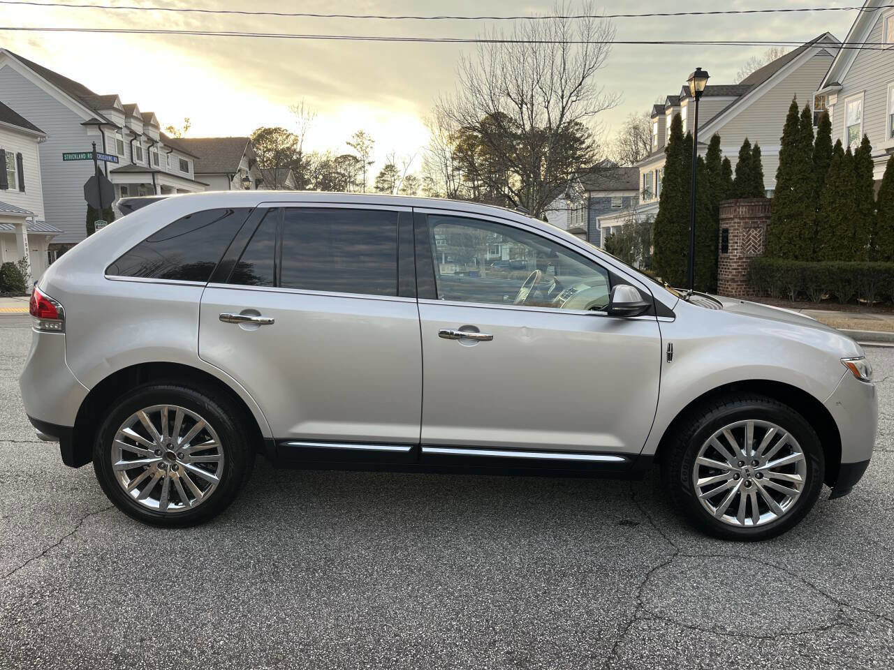Used 2012 Lincoln MKX AWD image 9