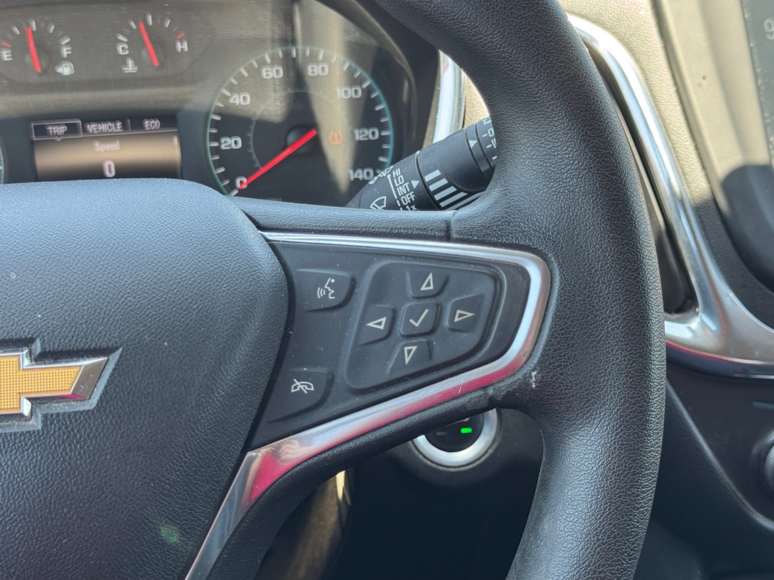 Used 2018 Chevrolet Equinox LT FWD image 23