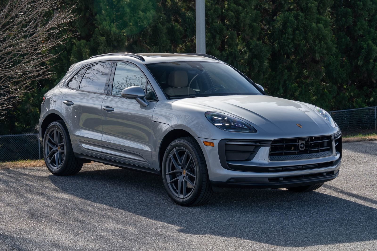 Certified 2025 Porsche Macan image 9