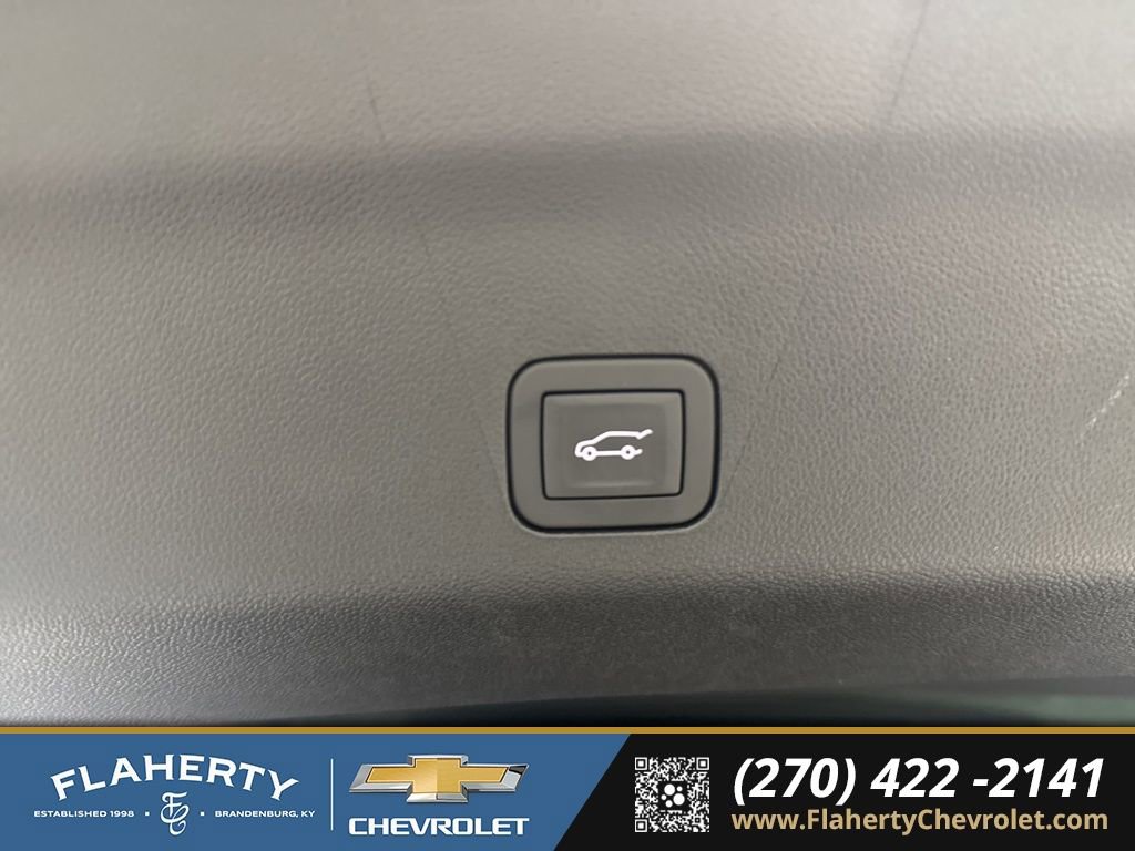 Used 2025 Chevrolet Suburban Z71 w/ Comfort Package image 18