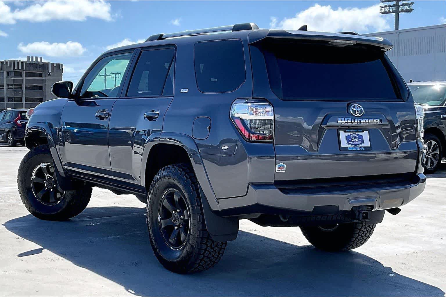 Used 2021 Toyota 4Runner SR5 Premium w/ Moonroof Package AWD/4WD image 4