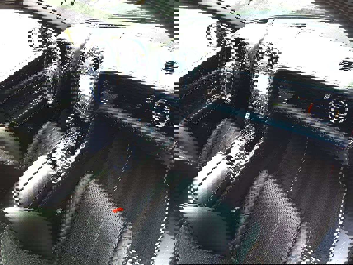 Used 2020 Bentley Bentayga Plug-In Hybrid image 30